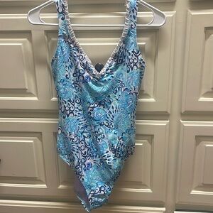 Beautiful one piece swim suit with removable padding size 6